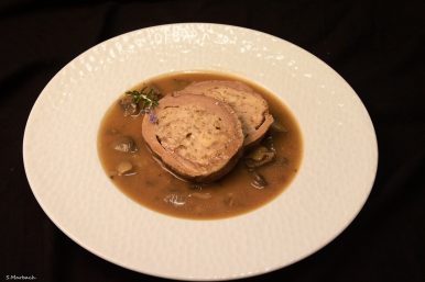 Plat de viande en sauce